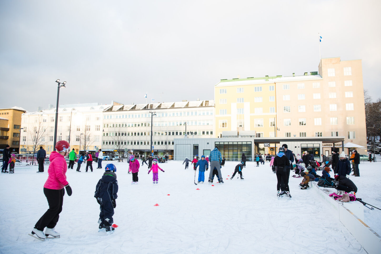 Kauppatori avaa jäähallin jälleen